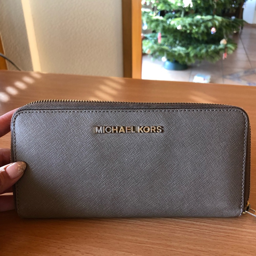 Michael Kors long wallet